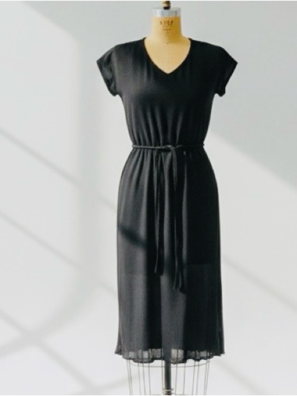 Black V-Neck Belted Midi Dress - Unbranded